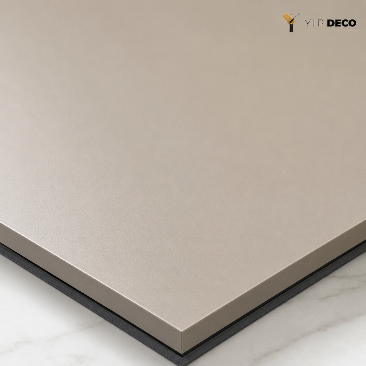 Smooth laminated surface without bubbles or defects